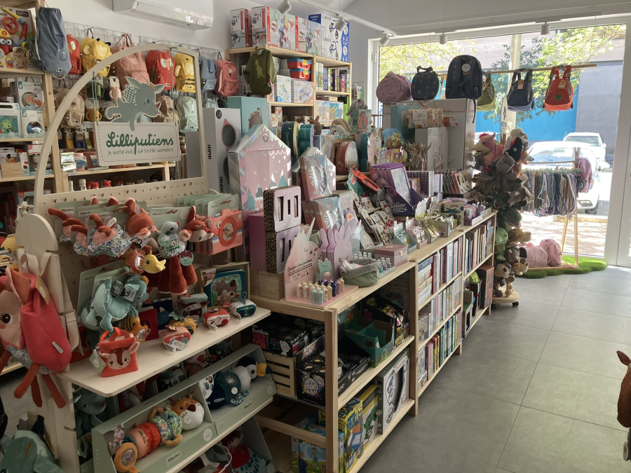 Interior de la tienda de jueguetes Chiva Chivita